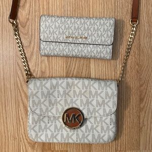Michael Kors Small Logo Crossbody Bag - Cream/Brown/Gold